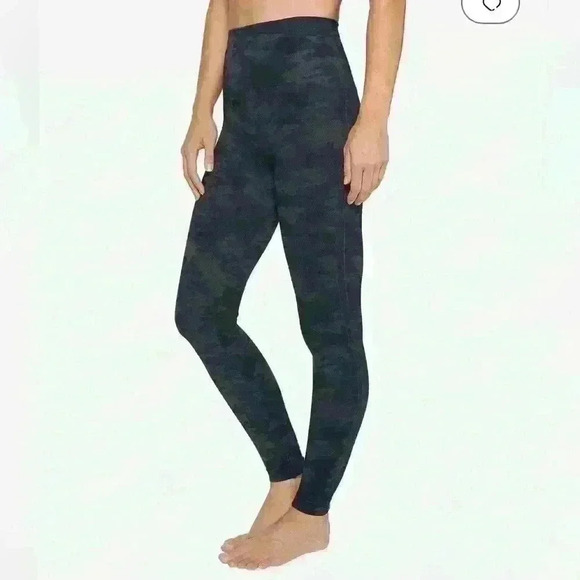 SPANX Look At Me Now Seamless Leggings, Black Camo, Womens Size Medium - Picture 2 of 8